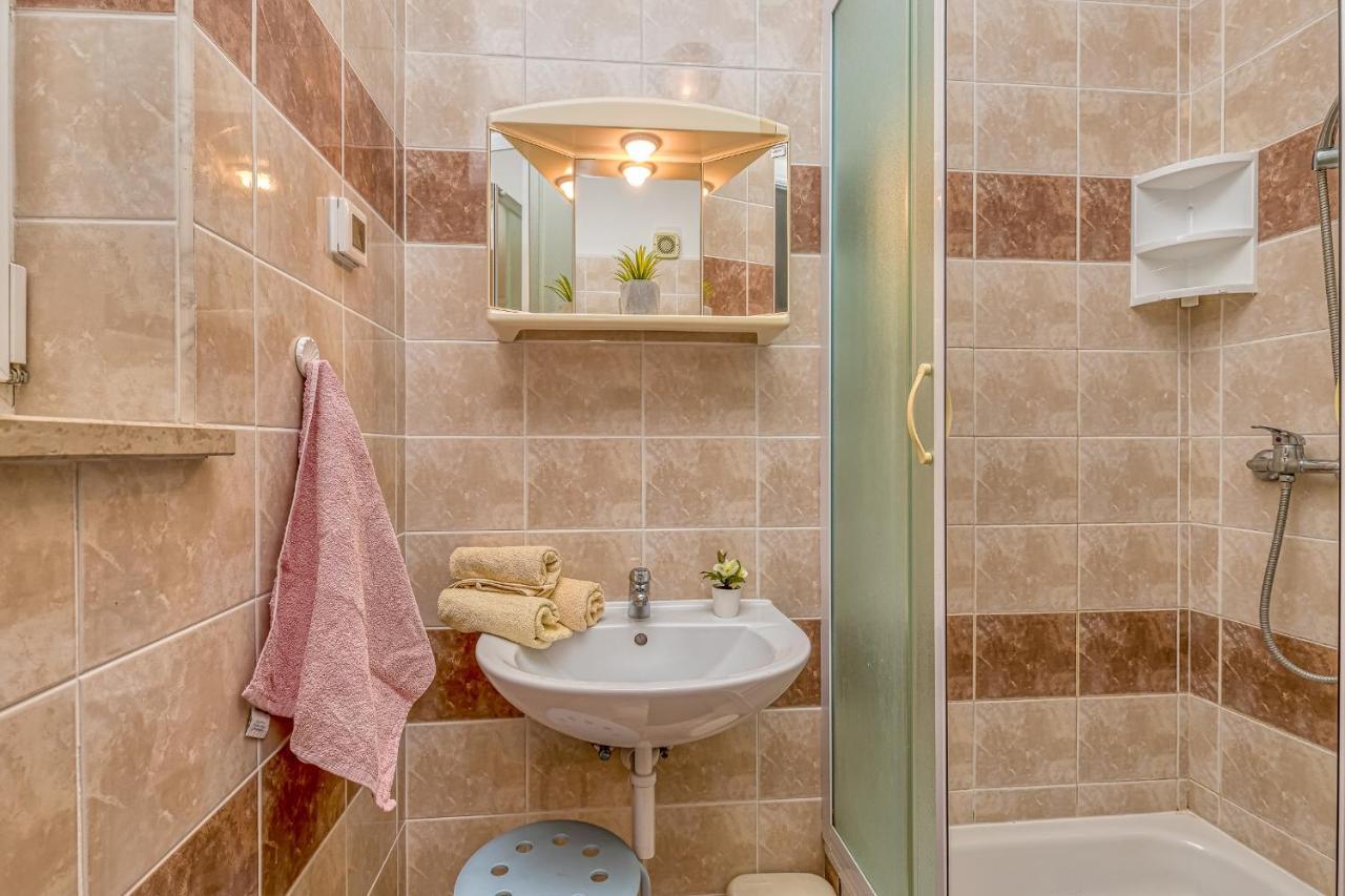 Sunrise Apartments 로비니 외부 사진